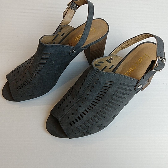 Francesca's Grey Lazer Cut Cage Heels 9 EUC - Picture 3 of 11